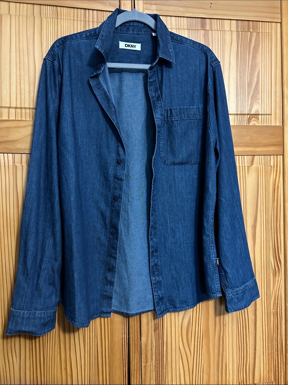 Men’s DKNY Dark Blue Denim Button-Down Shirt Size Medium
